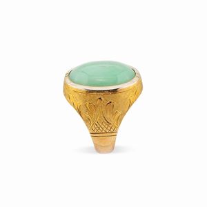  - Anello in oro giallo 18K e giada