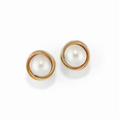 Orecchini in tre ori 18k con perle mabè, forma circolare