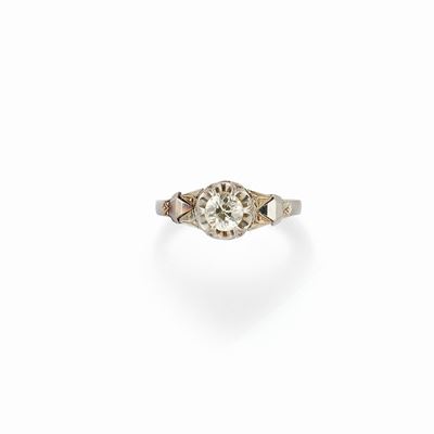 Anello in oro bianco 18K, solitario traforato con diamante taglio vecchio, circa 1930