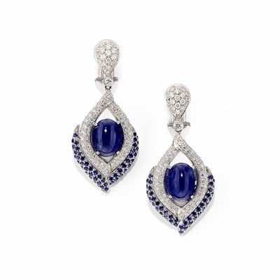 Orecchini in oro bianco 18K con diamanti e zaffiri