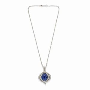 A 18K white gold, diamond and sapphire necklace, defects (on sapphire)
