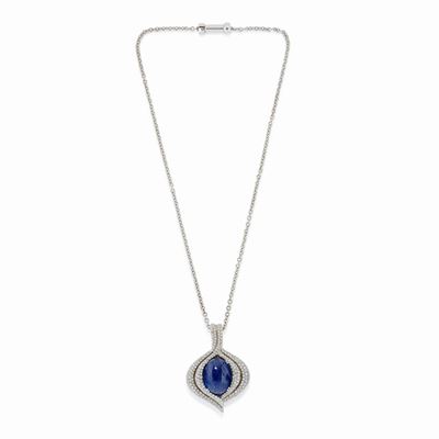 Collana in oro bianco 18K con zaffiro ovale cabochon e diamanti