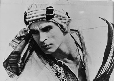 Stampa vintage di Rudolf Nureyev in “Valentino” di Ken Russell, 1977