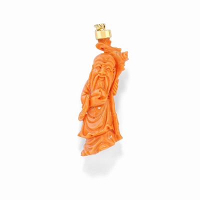 Pendente in corallo rosso e argento dorato, rappresentazione orientale