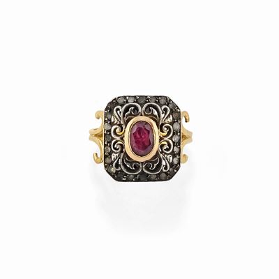 Anello in argento e oro giallo 18k con diamanti e rubino ovale