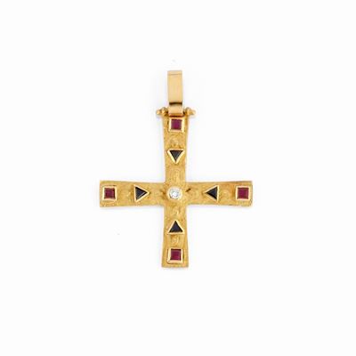 Pendente in oro giallo 18K con diamante centrale, rubini e zaffiri
