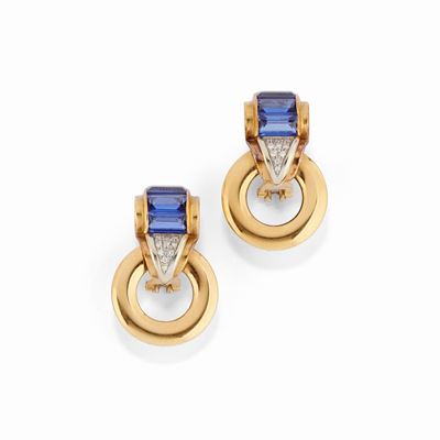 Orecchini in oro giallo 18K, pietre colorate blu e diamanti