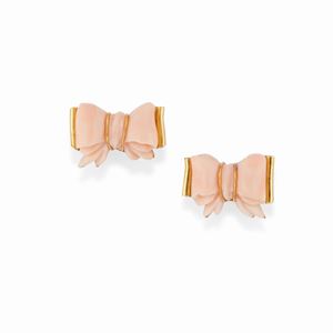  - Orecchini in oro giallo 18K con corallo rosa