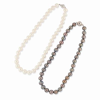 Due collane in perle coltivate e oro bianco 14K