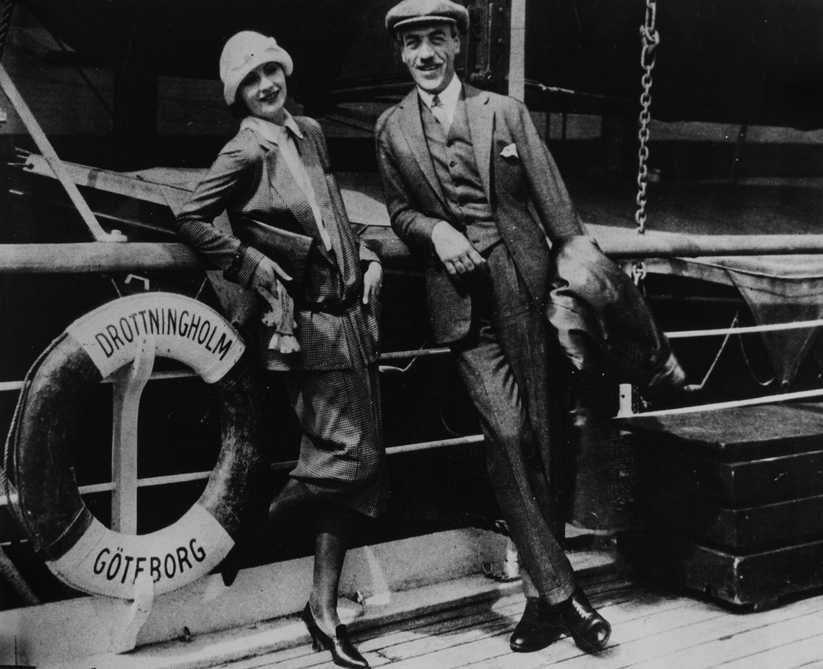 Anonimo - Greta Garbo, Due stampe alla gelatina ai sali d'argento, anni 1940