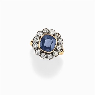 Anello in Oro Giallo 18k, Argento, Diamanti e Zaffiro