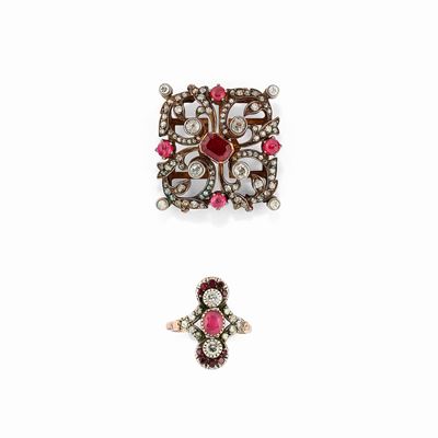 Anello e spilla, oro rosso 18K, argento, rubini e diamanti, inizi XX secolo