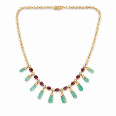 Collana in oro giallo 18K con rubini cabochon, diamanti e smeraldi