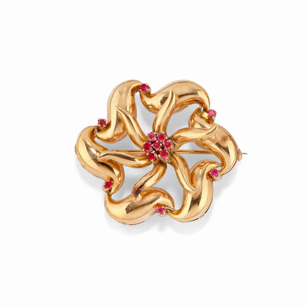 Due spille in oro rosso 18K con rubini sintetici, circa 1940