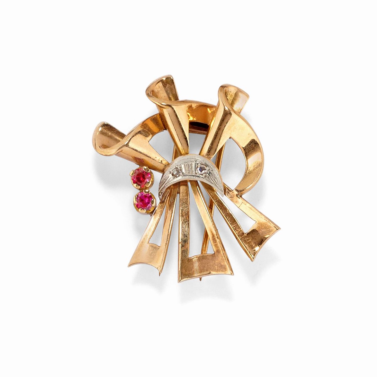 Due spille in oro rosso 18K con rubini sintetici, circa 1940