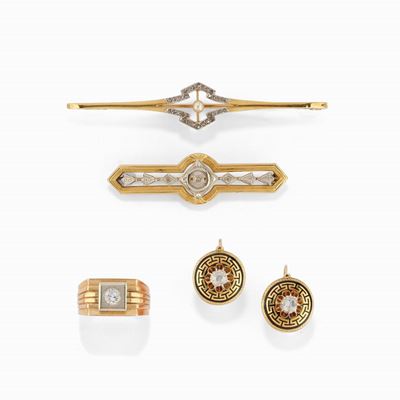 Set di gioielli in oro giallo 18K: Due spille, anello da uomo e orecchini con diamanti