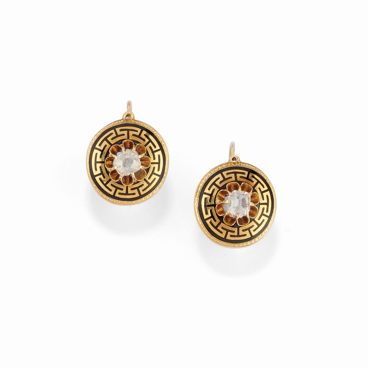 Set di gioielli in oro giallo 18K: Due spille, anello da uomo e orecchini con diamanti