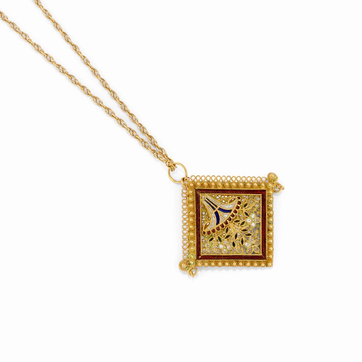 Tre collane e un pendente, oro giallo 18K, smalti e gemme