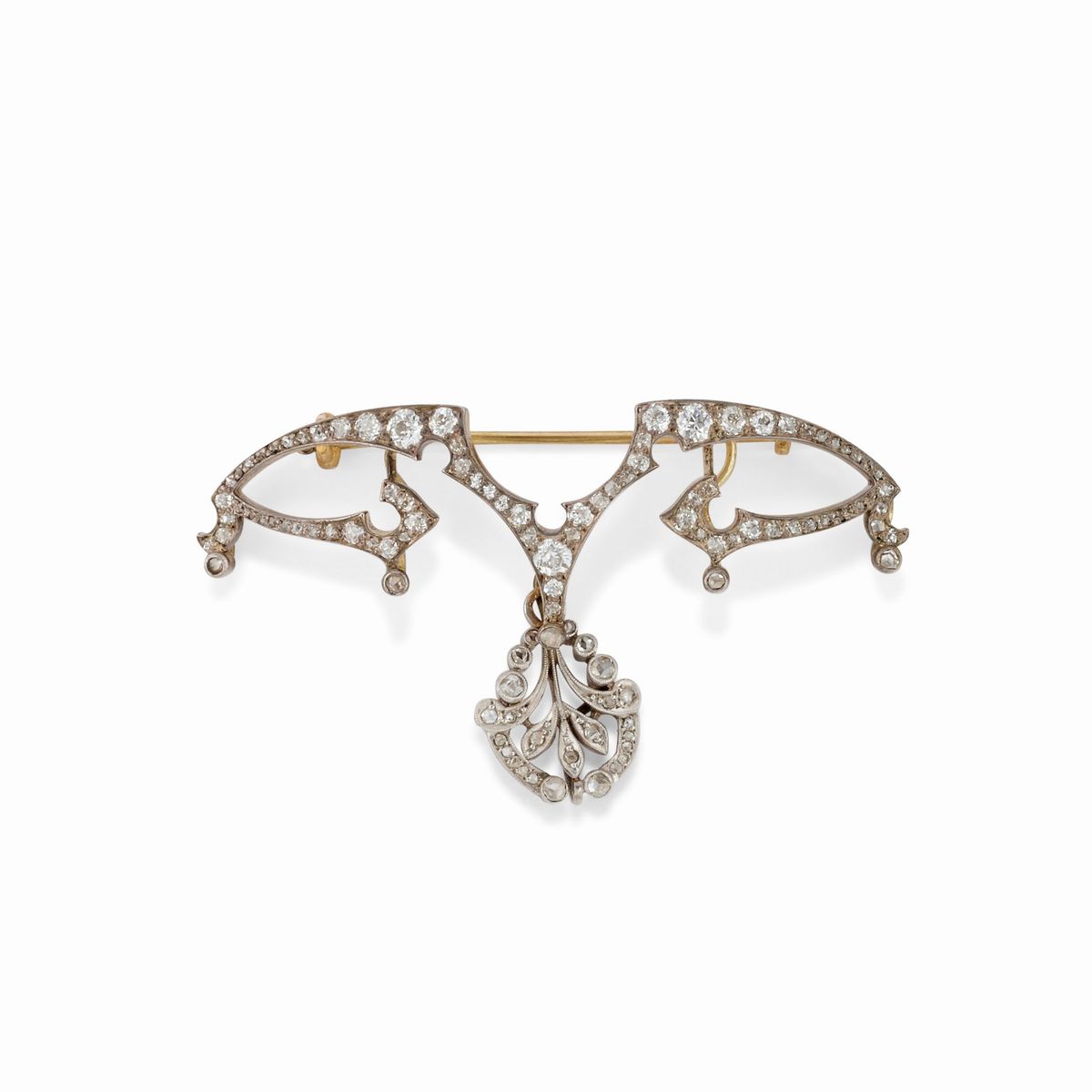Due spille in oro giallo 18K, platino e diamanti, inizi XX secolo