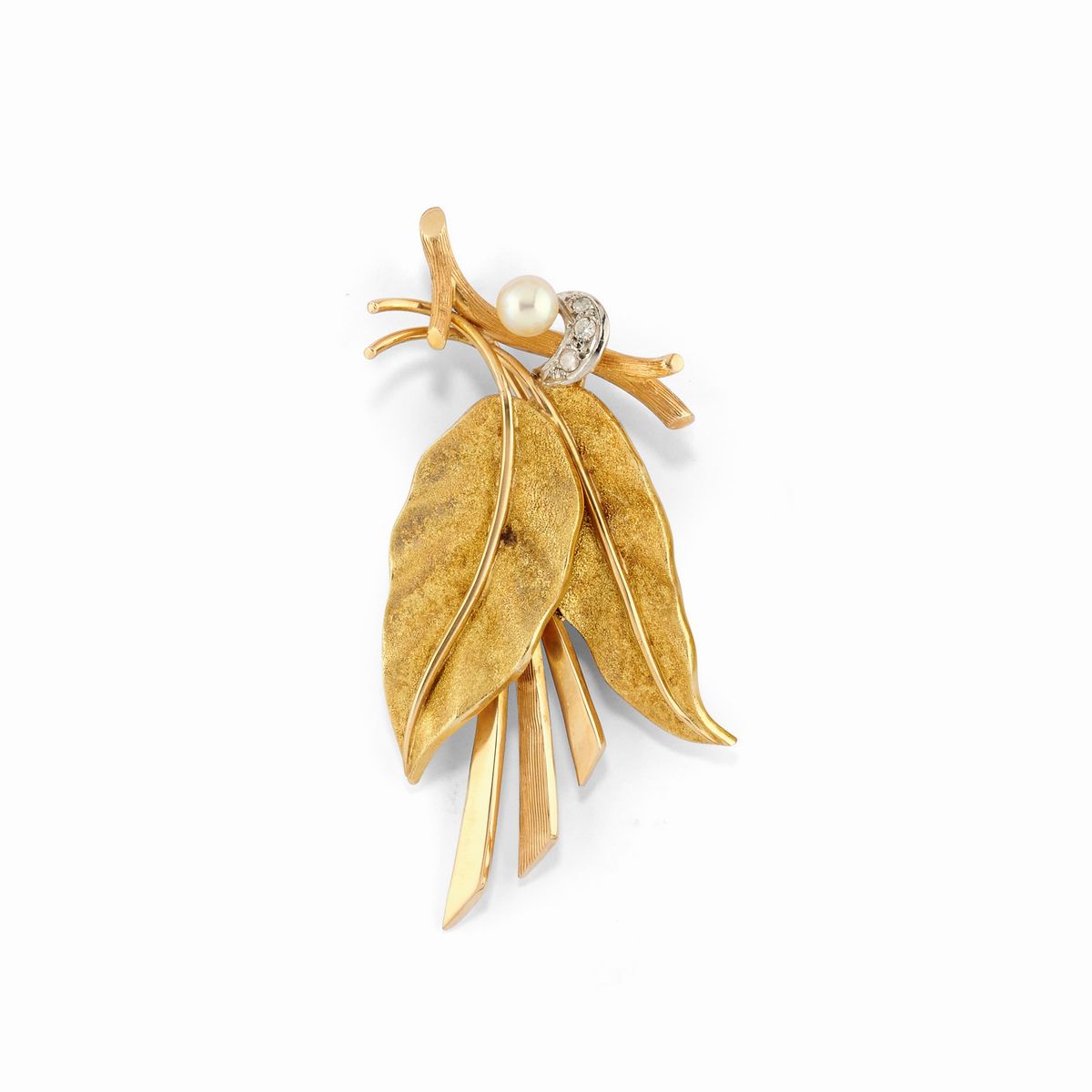 Due spille e un anello in oro 18K, con granato e diamanti