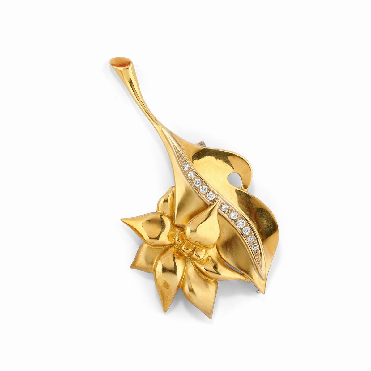 Due spille e un anello in oro 18K, con granato e diamanti
