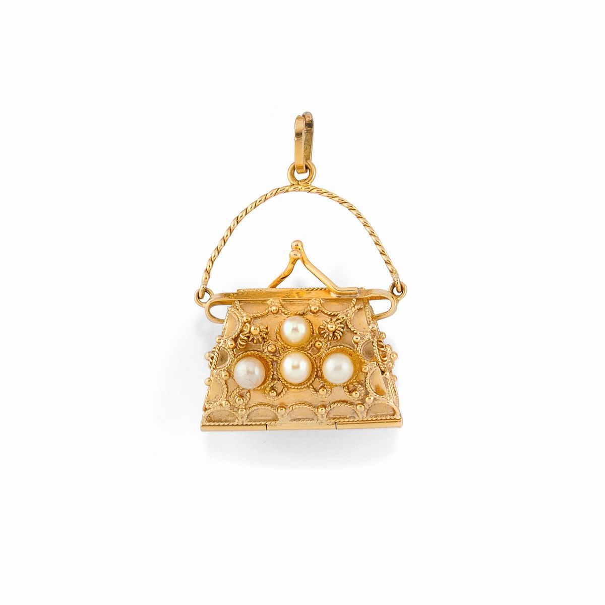 Set di quattro spille e tre pendenti in oro giallo 18K con perle, pietre colorate, diamanti e sma...