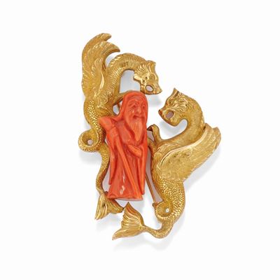 Spilla in oro giallo 18K con decorazione a draghi in corallo scolpito