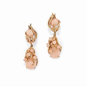A 18k rose gold and coral earrings