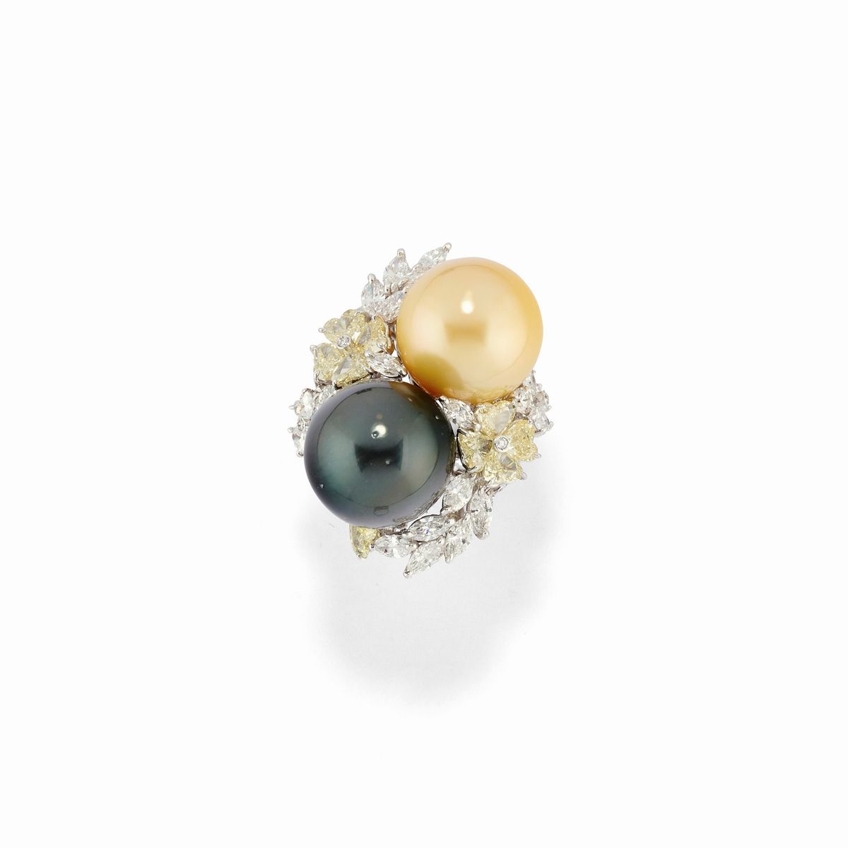 Anello in platino con diamanti e perle coltivate Tahiti