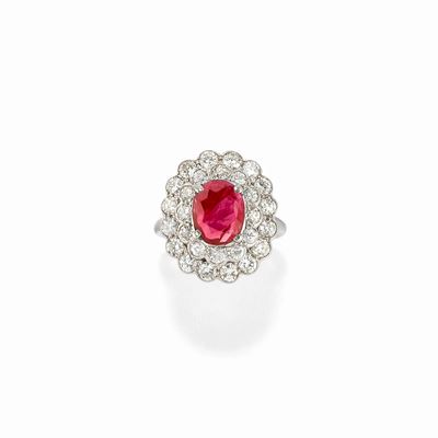 Anello in oro bianco 18k con rubino Burma e diamanti