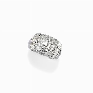 A 18K white gold and diamond ring