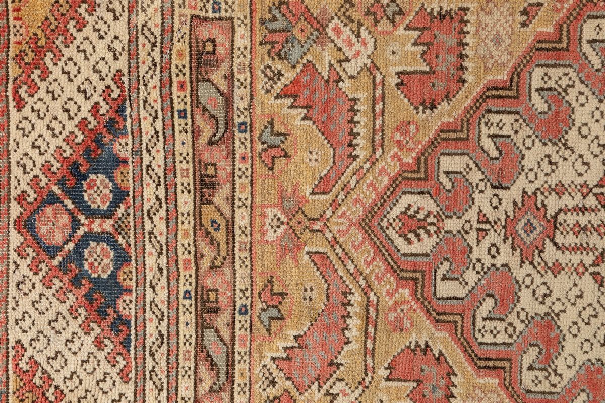 Tappeto Ghiordes, Regione di Gordes, Anatolia occidentale, Fine del XIX secolo, lana su cotone, c...
