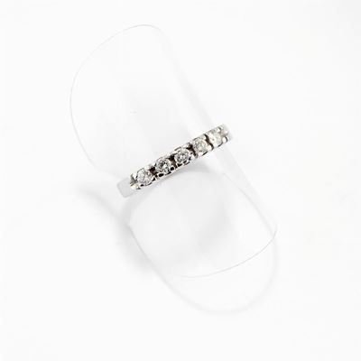 Anello in Oro Bianco 9k e Diamanti