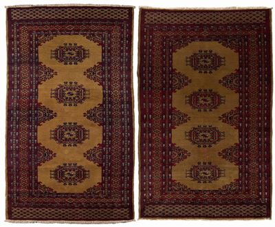 Parure di tappeti Bokhara, lana su cotone, regione di Sindh, Pakistan meridionale, fine del secol...
