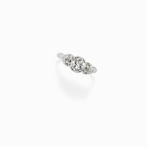  - Anello in platino e diamanti, inizi xx secolo