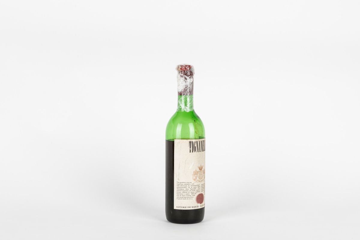 Toscana - Tignanello, bottiglia scolma del 1971 con ceralacca riapplicata