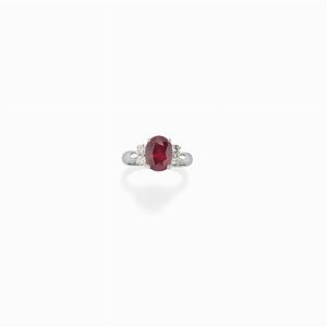  - Anello in oro bianco 18k, rubino e diamanti