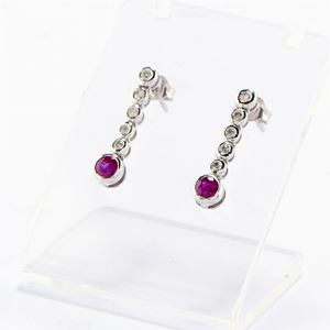 Orecchini in oro bianco 18k, diamanti e rubini