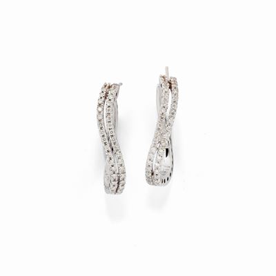 Orecchini in oro bianco 18k con diamanti taglio brillante