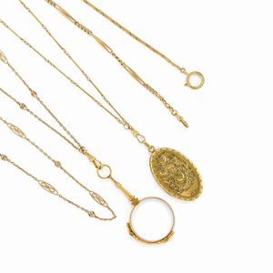 A 18K yellow gold two brooches and four chains, with diamonds, sapphire and mother of pearl
