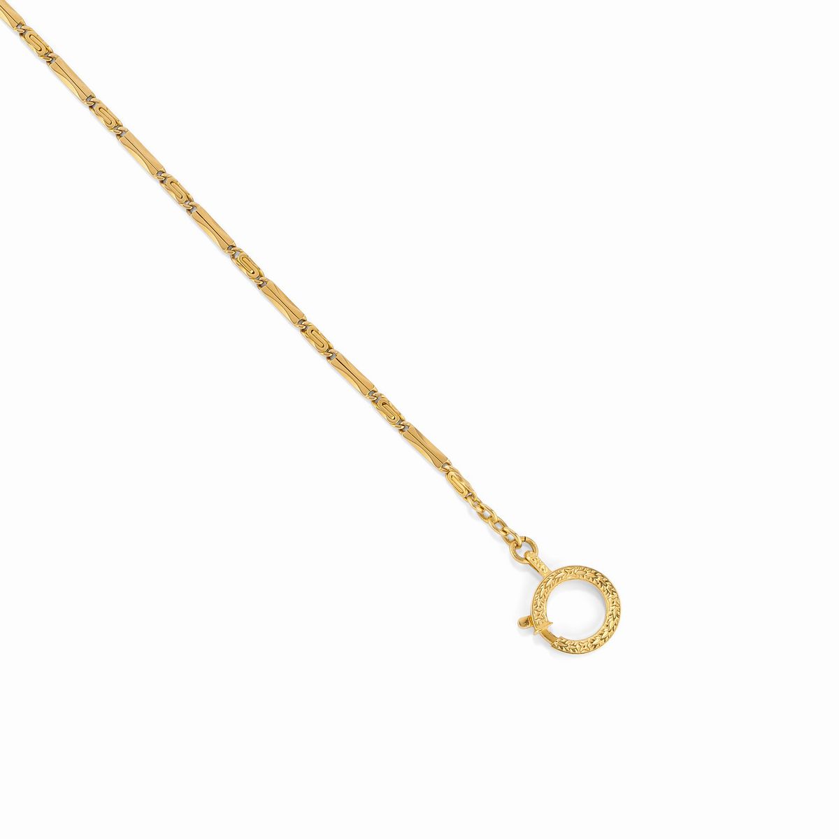 Due spille e quattro catene in oro giallo 18K con diamanti e zaffiri