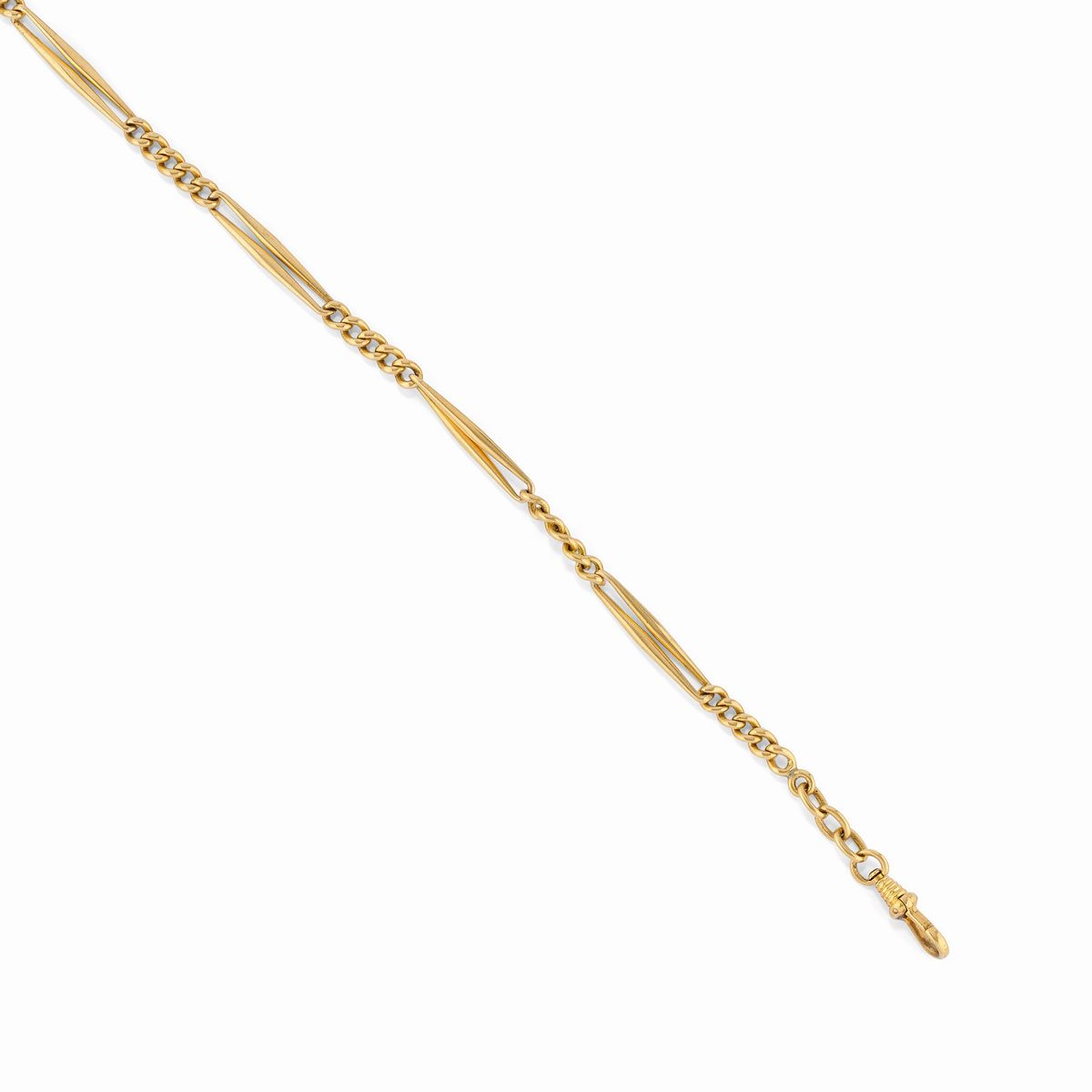 Due spille e quattro catene in oro giallo 18K con diamanti e zaffiri
