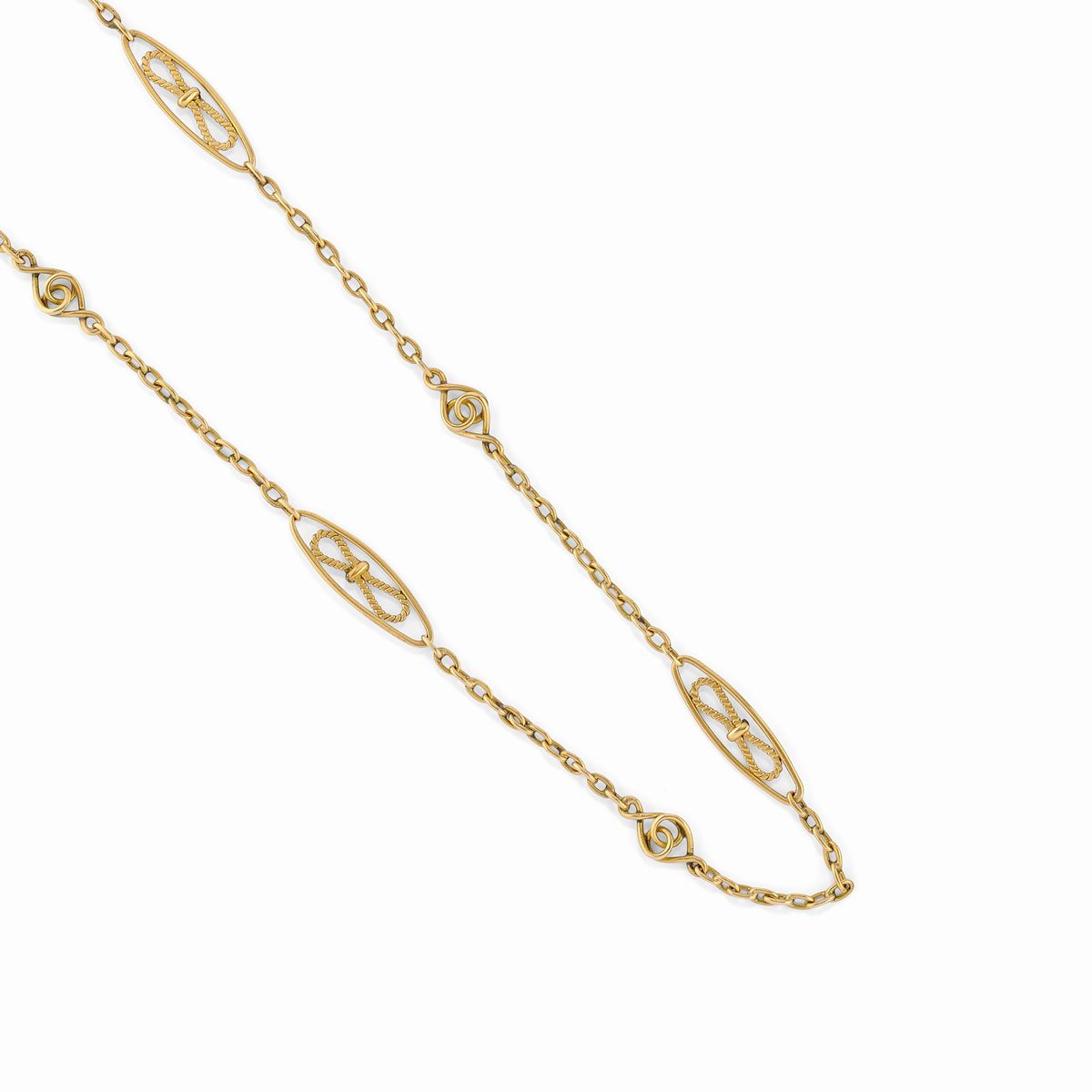 Due spille e quattro catene in oro giallo 18K con diamanti e zaffiri