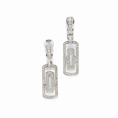 Orecchini pendenti in oro bianco 18K decorati con diamanti