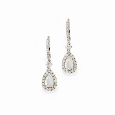 Orecchini in oro bianco 18K con pendenti in diamante taglio goccia briolette e diamanti taglio br...