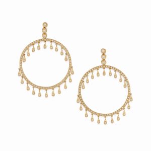 A 18K yellow gold and diamond earrings 