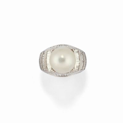Anello in oro bianco 18K con perla australiana e diamanti