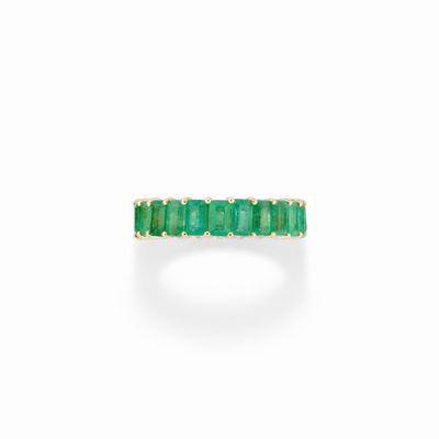 Anello in oro bianco 18K con smeraldi taglio rettangolare