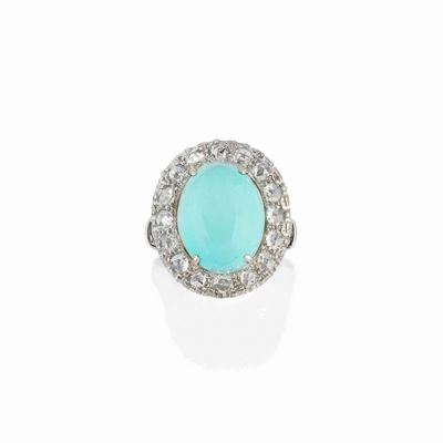 Anello in oro bianco 18K con turchese ovale cabochon e diamanti taglio brillante