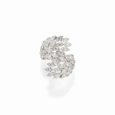Anello in oro bianco 18K con diamanti taglio brillante, motivo fogliaceo